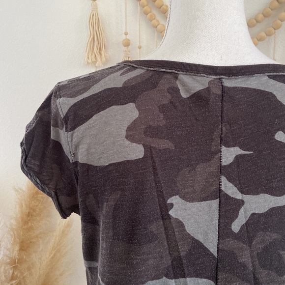 Free People FREE WITH ANY PURCHASE camo tee shirt sleeve camouflage top medium - Picture 13 of 14